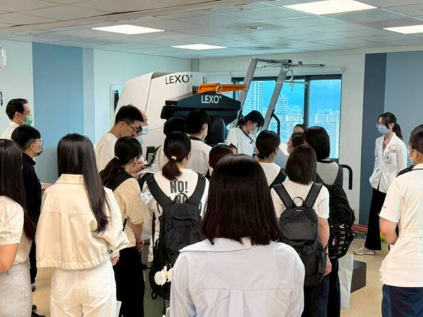 CSMU Welcomes Students from Kobe International University for Overseas Clinical Observation Program